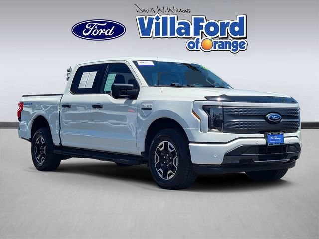 Certified Used 2023 Oxford White Ford XLT image 1