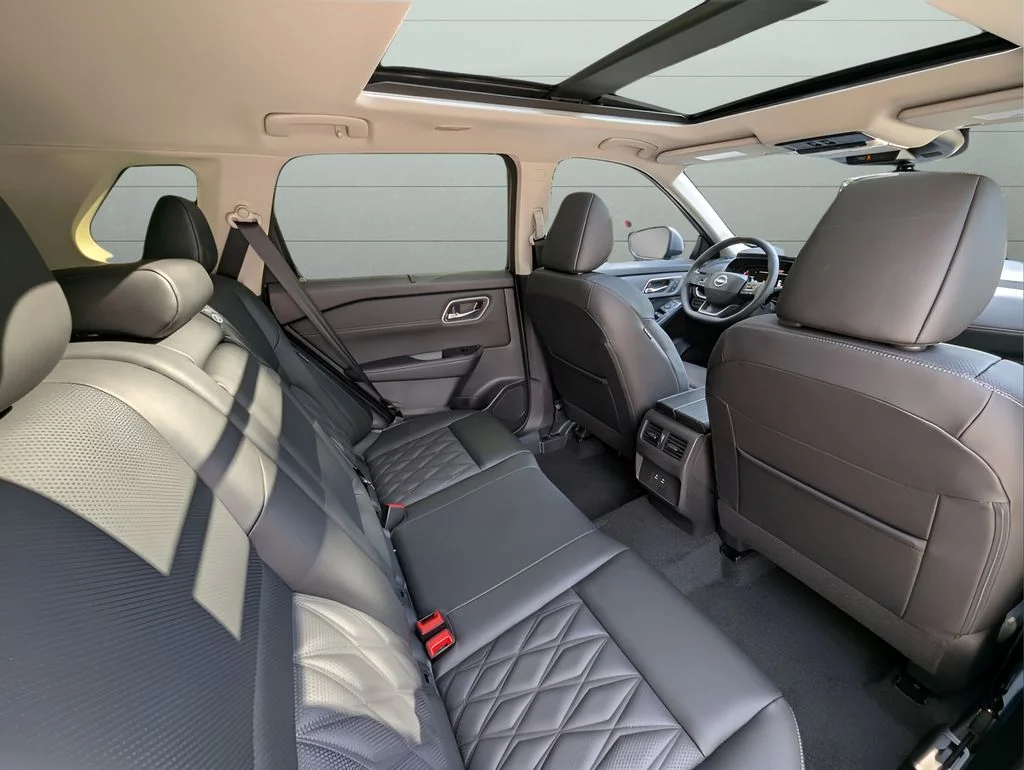 New 2026 Gray Nissan Platinum image 25