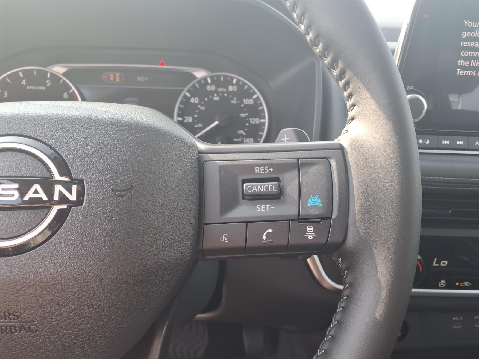 New 2026 Everest White Pearl TriCoat Nissan Dark Armor™ image 18