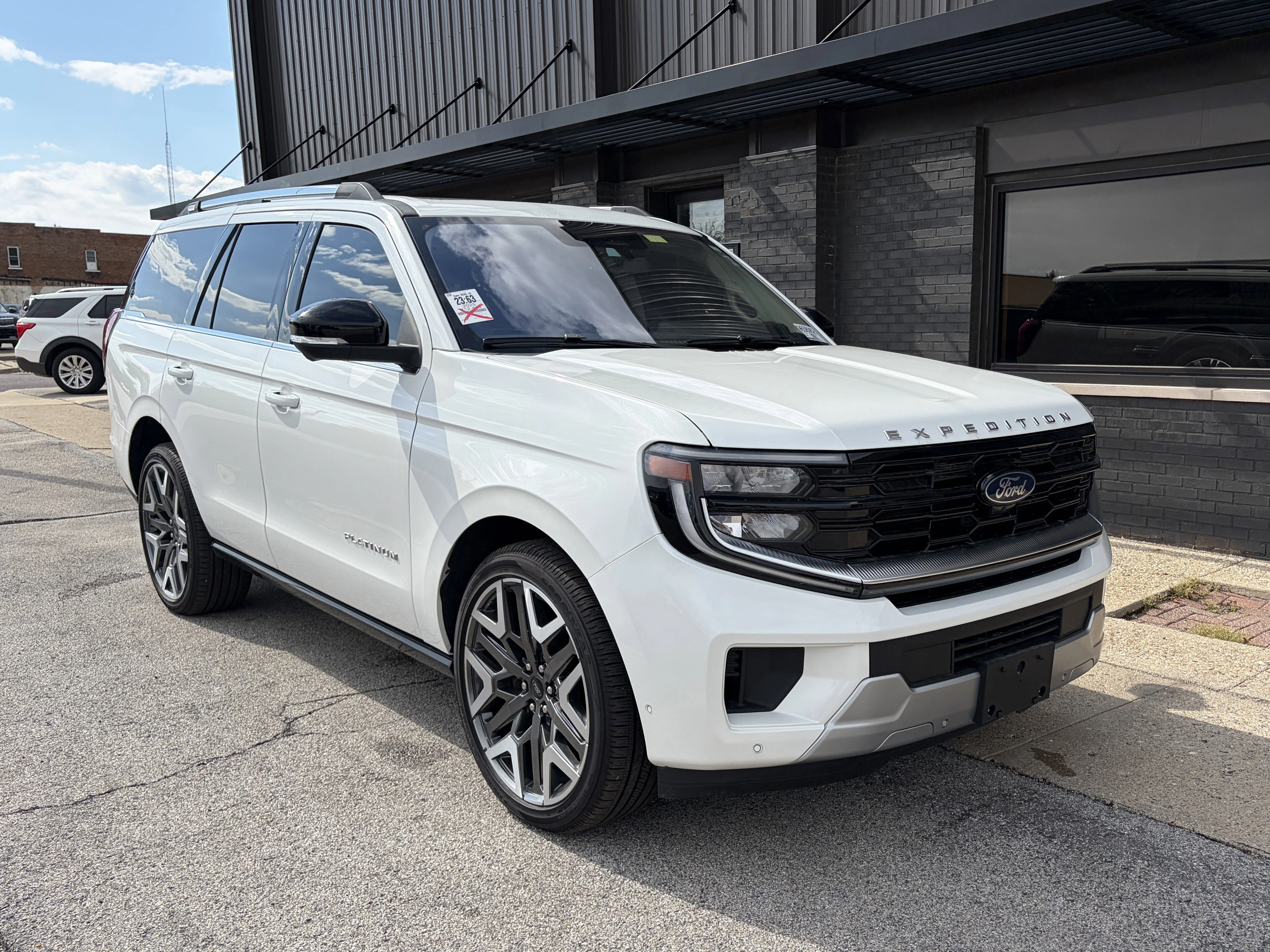 Used 2025 White Metallic Ford Platinum image 3