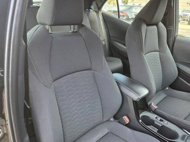 2025 Toyota Corolla Hatchback SE - Photo 28
