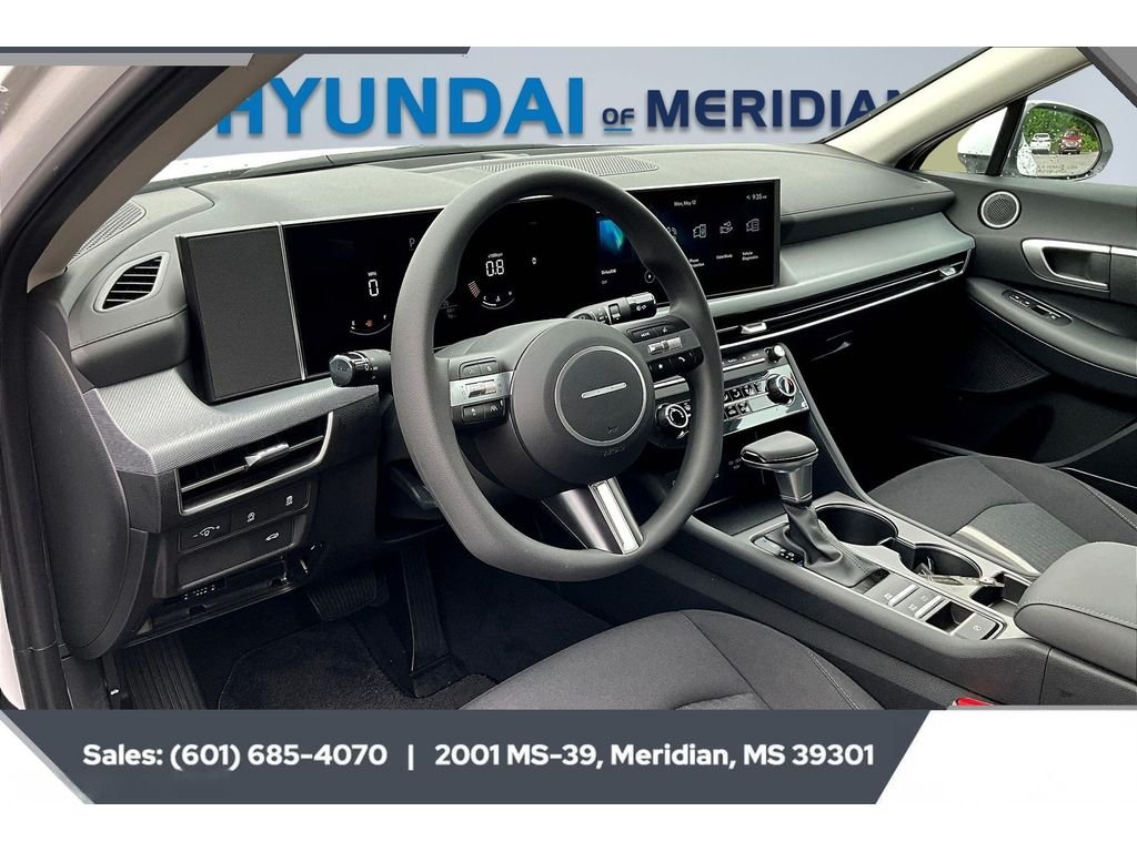Used 2025 Serenity White Hyundai SE image 6