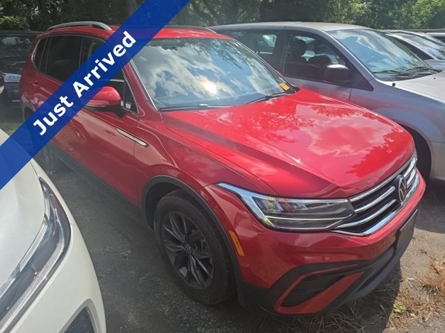 Used 2023 Kings Red Metallic Volkswagen SE image 1