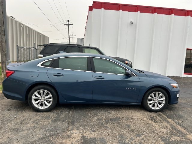 Used 2025 Lakeshore Blue Metallic Chevrolet LT image 5