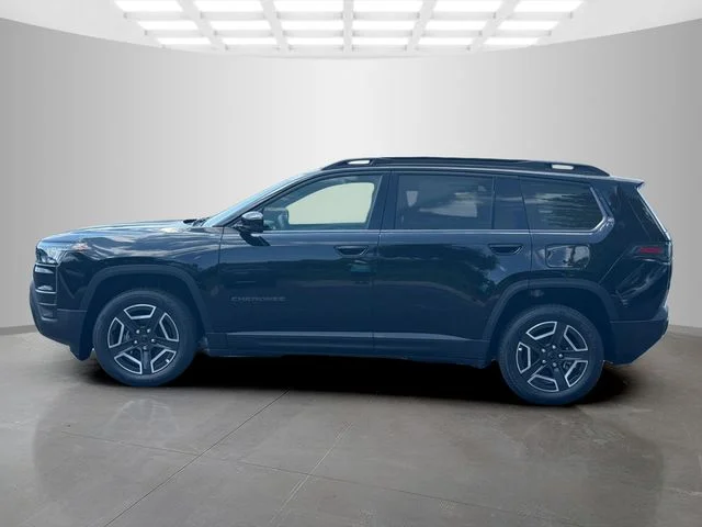 New 2026 Diamond Black Crystal Pearl-Coat Exterior Paint Jeep Limited image 4