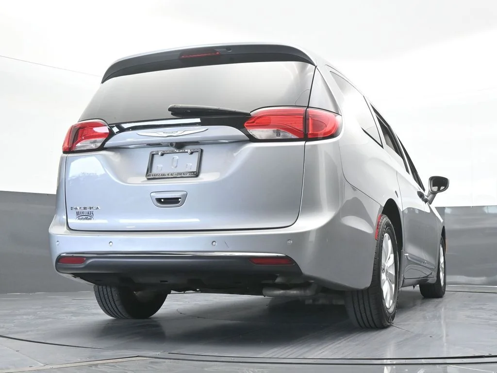 Used 2017 Billet Silver Metallic Clearcoat Chrysler Touring L image 59