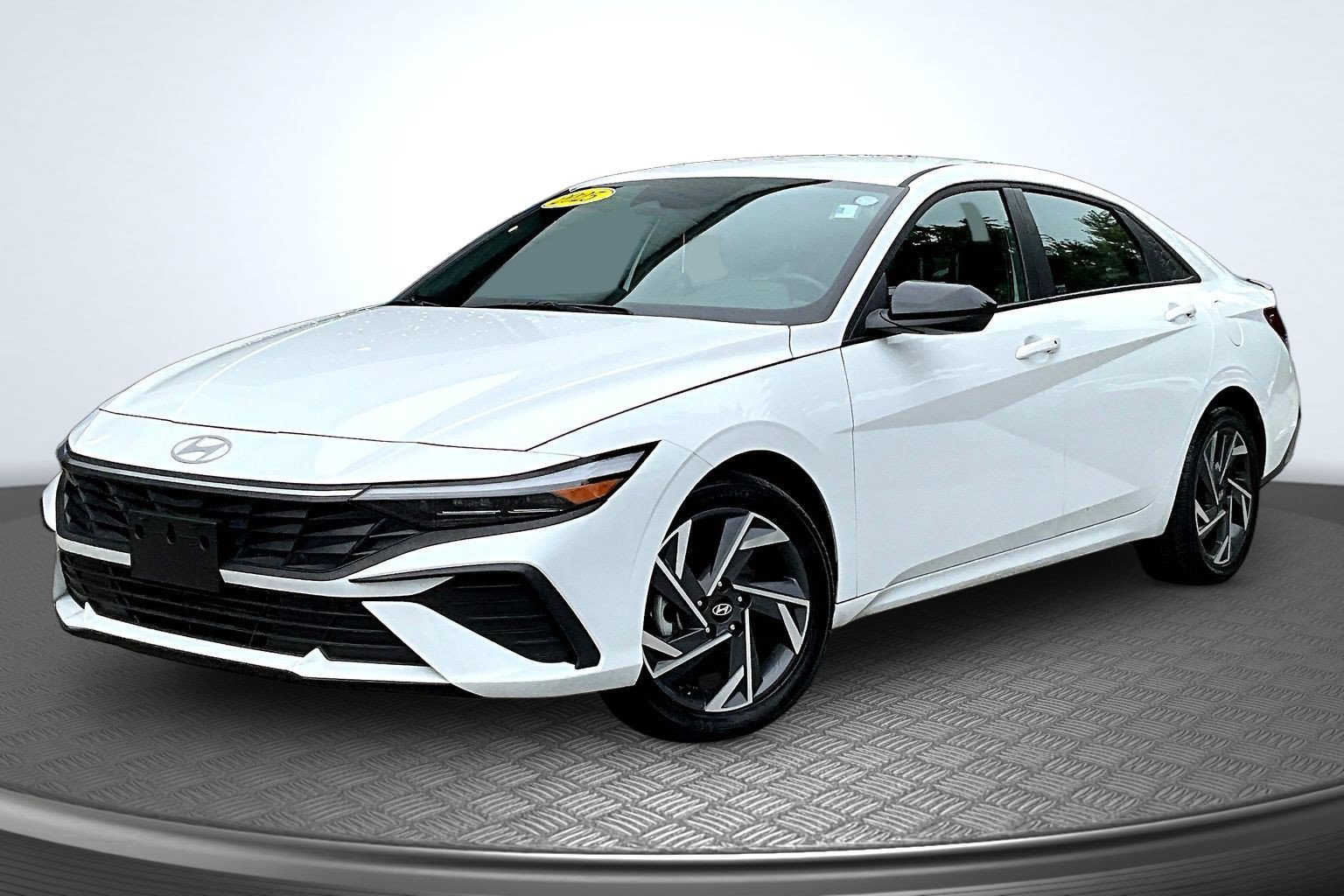 Used 2025 White Hyundai SEL Sport image 1
