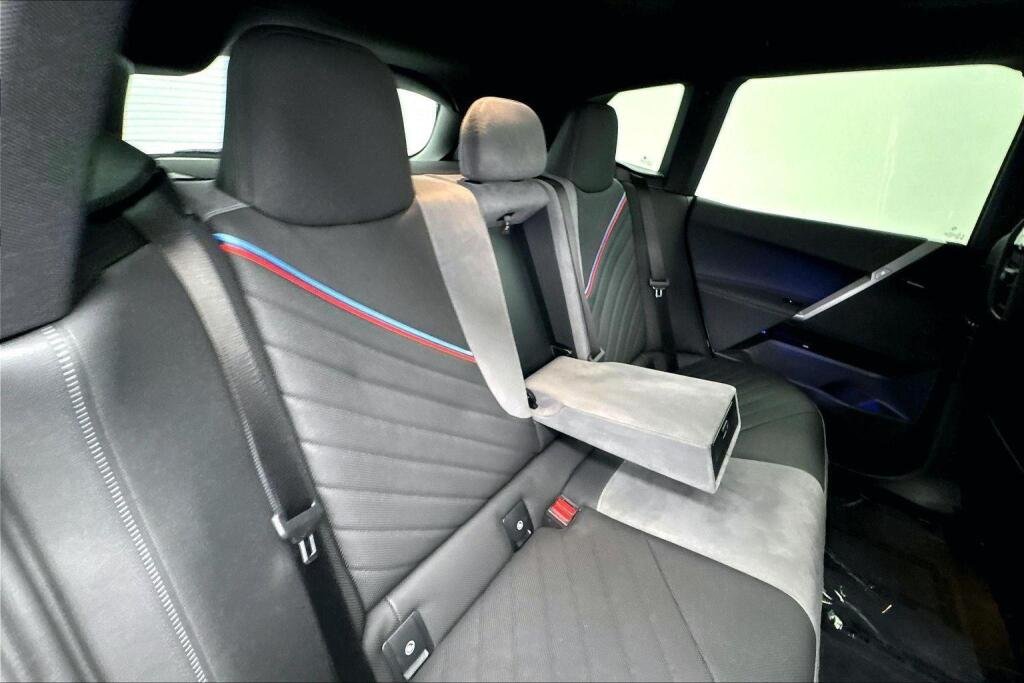 Used 2026 Mineral White Metallic BMW xDrive45 image 19
