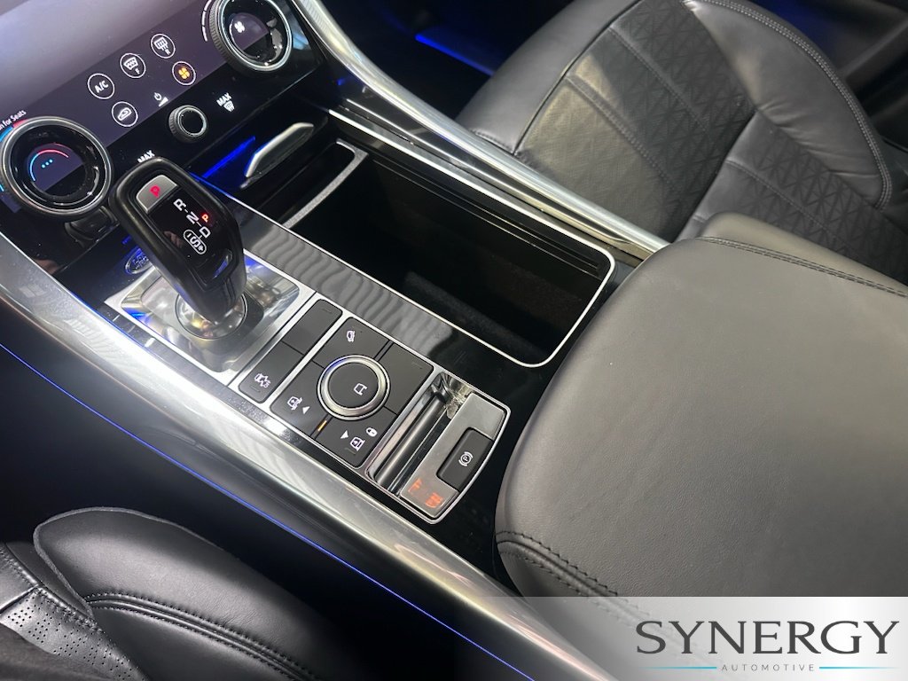 Used 2018 Silicon Silver Premium Metallic Land Rover HSE Dynamic image 17