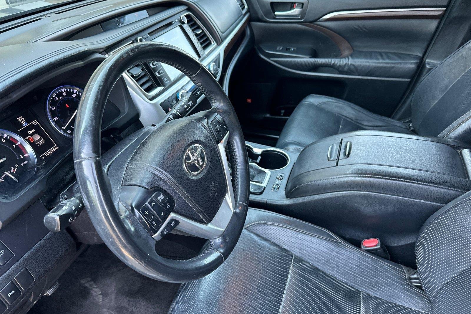 Used 2015 Predawn Gray Mica Toyota Limited image 9