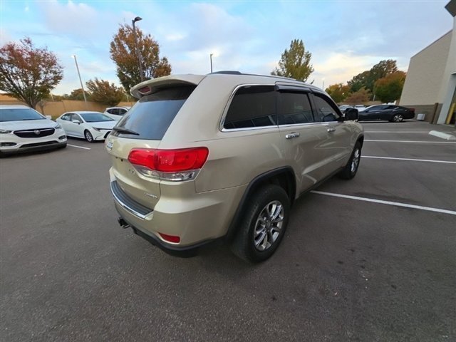 Used 2015 Beige Jeep Limited image 8