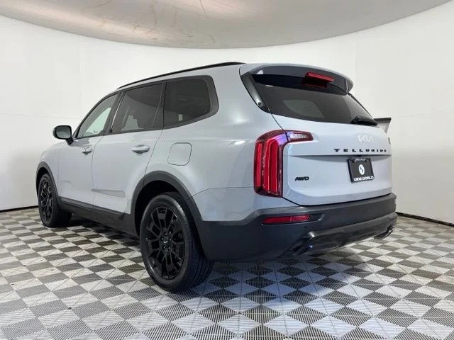 Used 2022 Gray Kia EX image 5