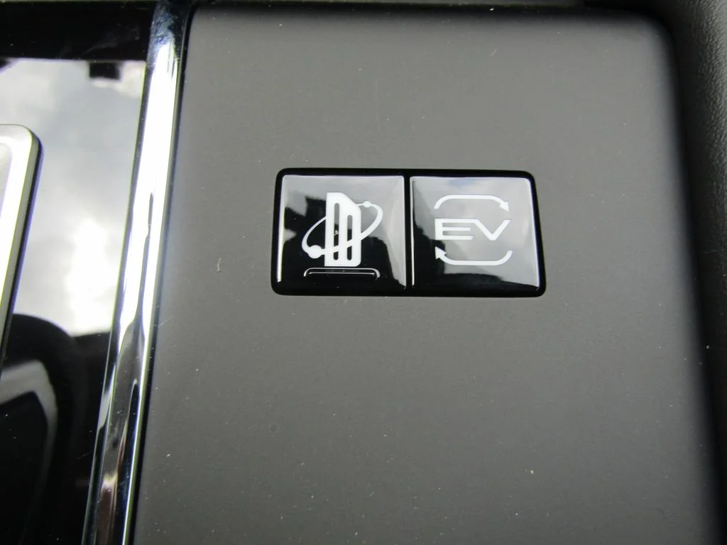 2025 Mitsubishi Outlander Plug-in Hybrid SE - Photo 26