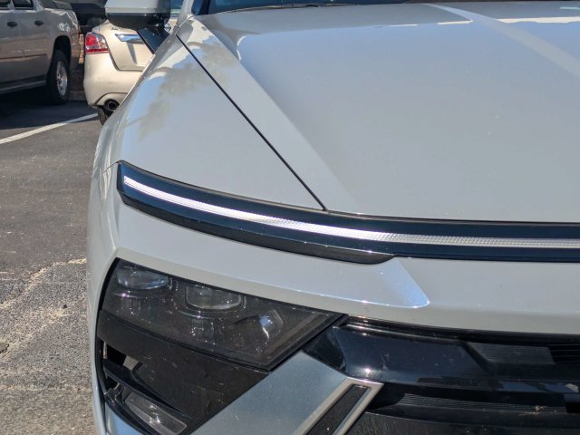 Used 2025 Blue Hyundai SEL image 9