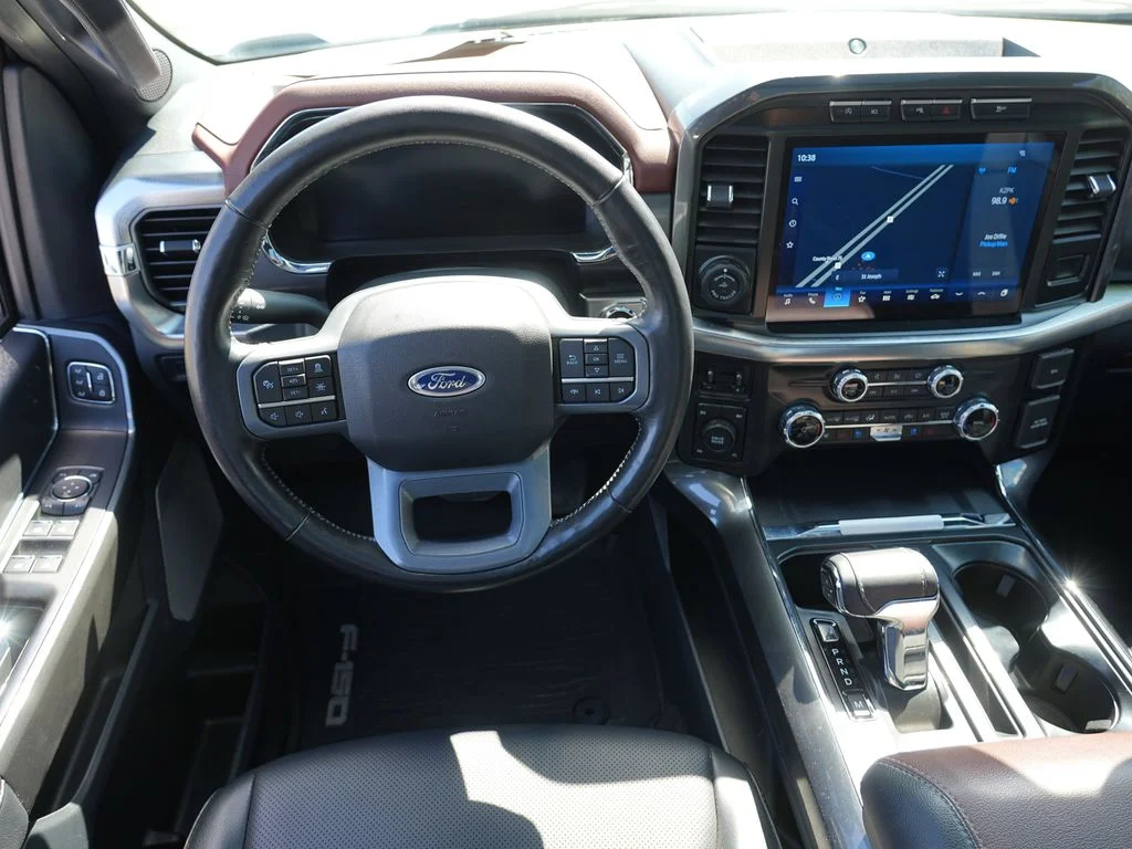 Used 2023  Ford Lariat image 20