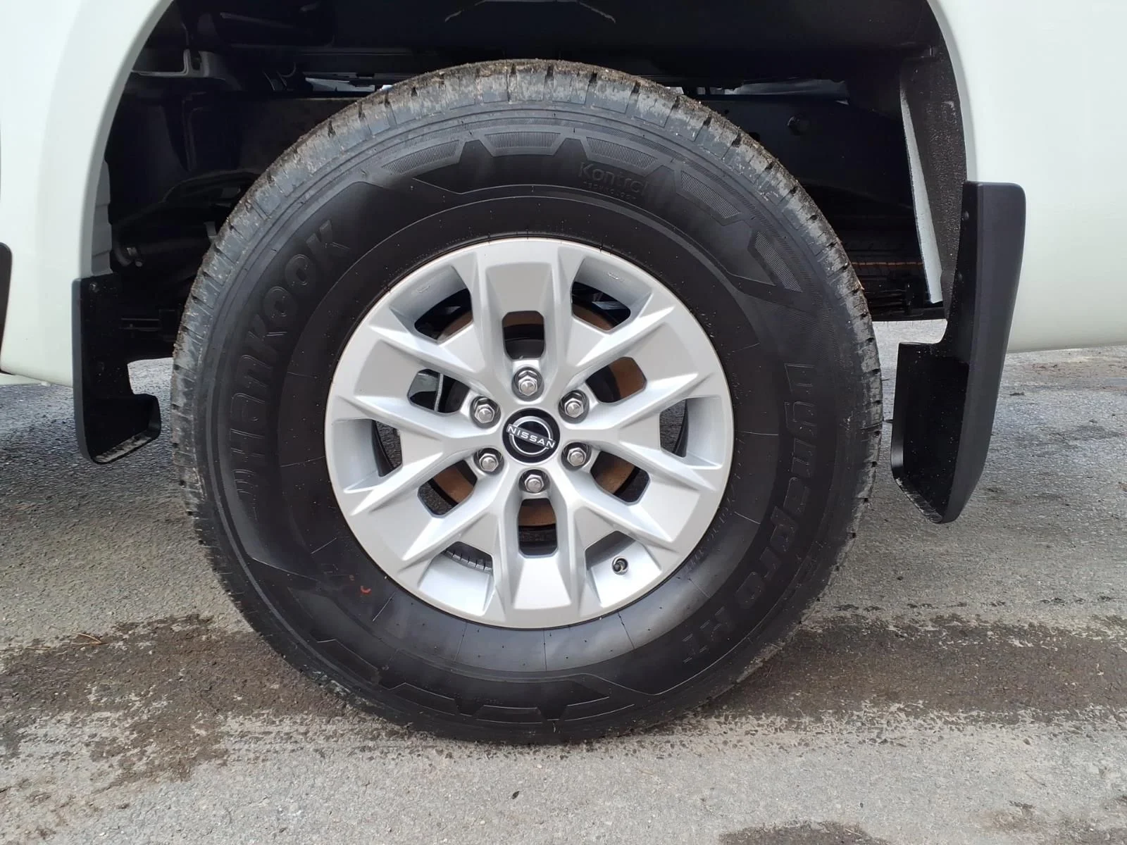 New 2026 Glacier White Nissan Crew Cab S image 4