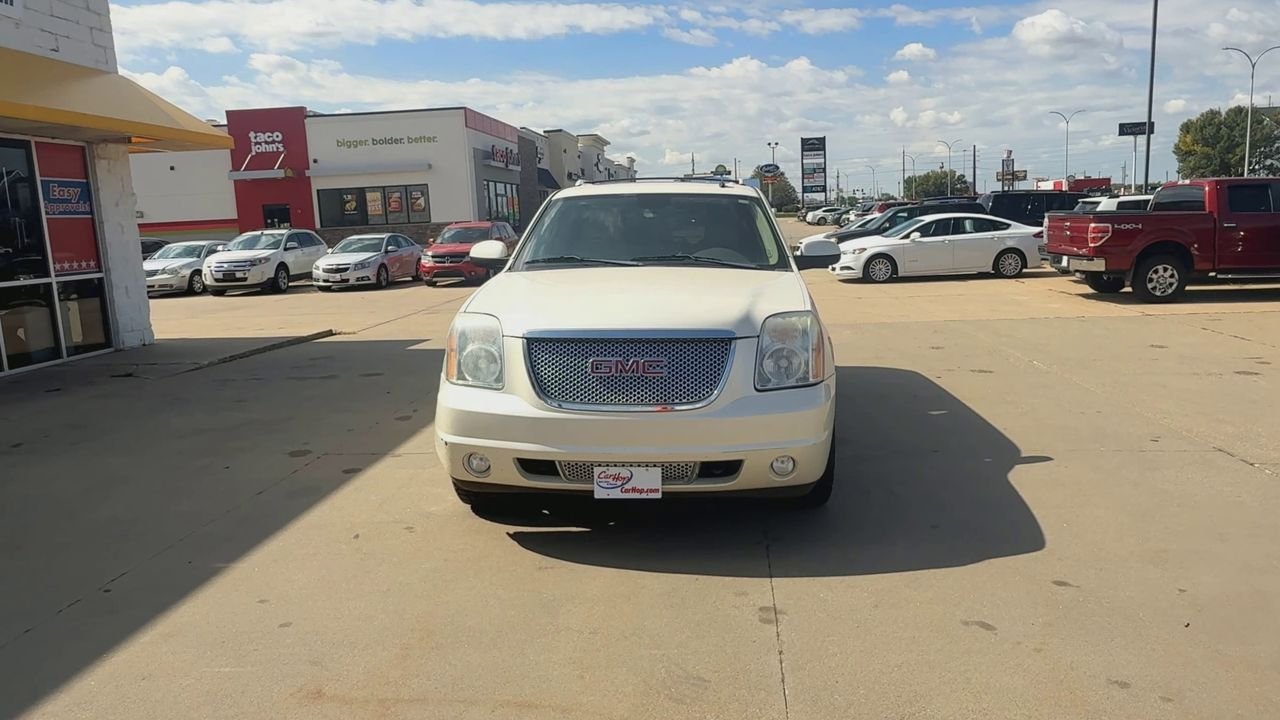 2011 Gmc Yukon XL Denali photo 2