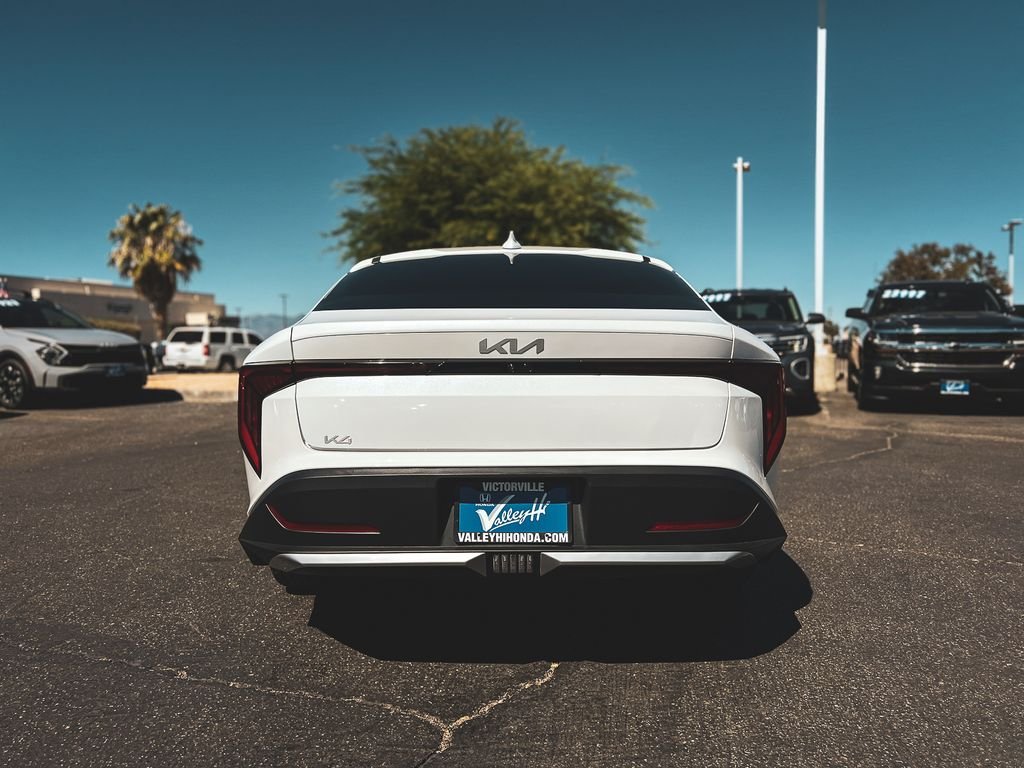 Used 2025 White Kia LXS image 8
