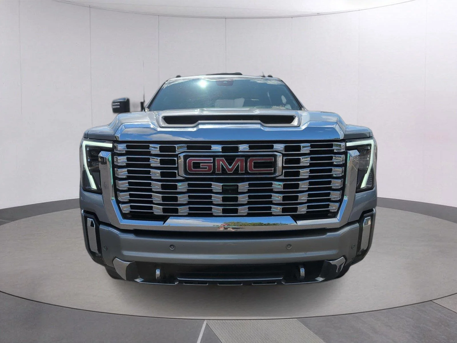 Used 2025 Sterling Metallic GMC Denali image 8