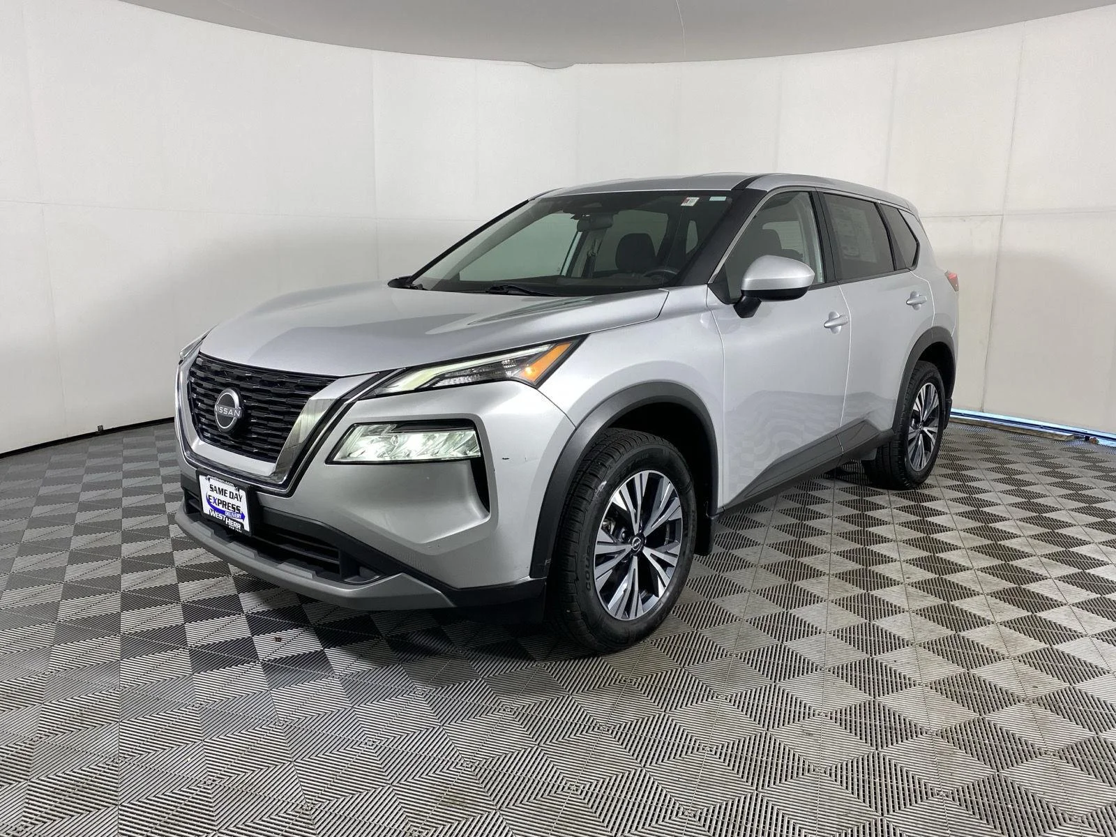 Used 2023 Brilliant Silver Metallic Nissan SV image 3