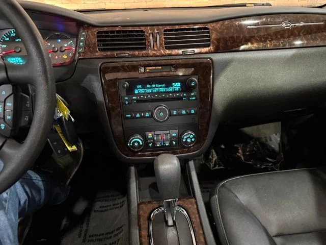 Used 2015 Ashen Gray Metallic Chevrolet LTZ image 19