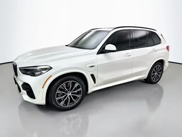Used 2022 White BMW xDrive45e image 3