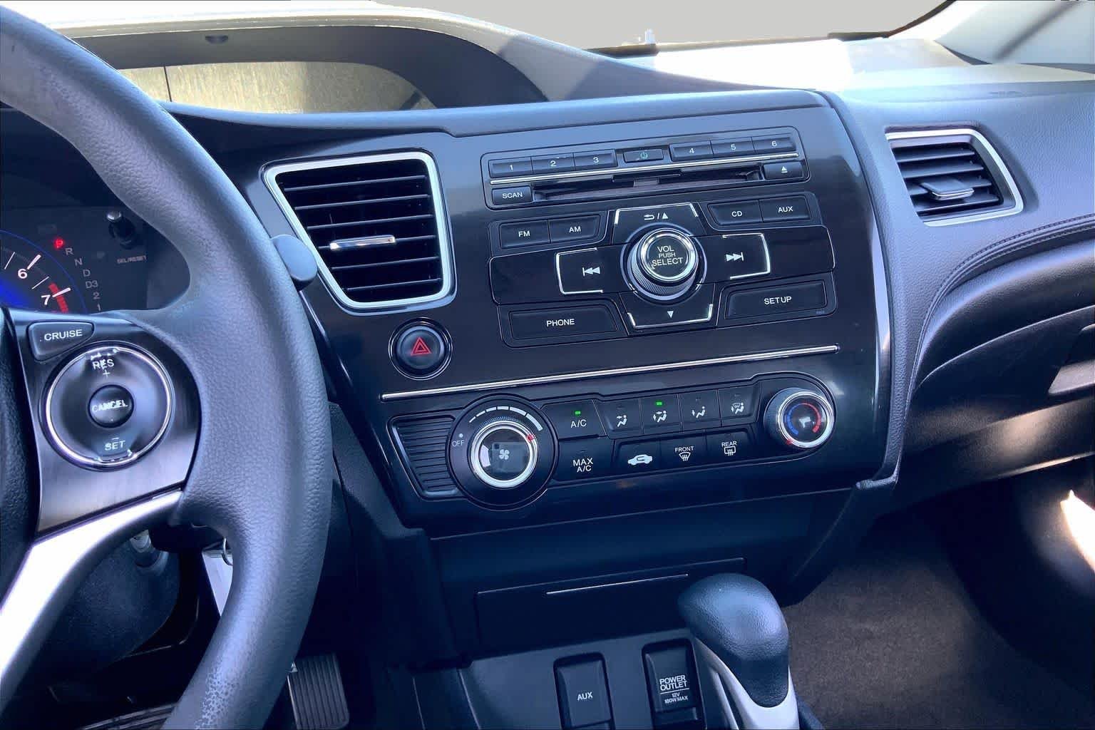 Used 2013 Alabaster Silver Metallic Honda LX image 6