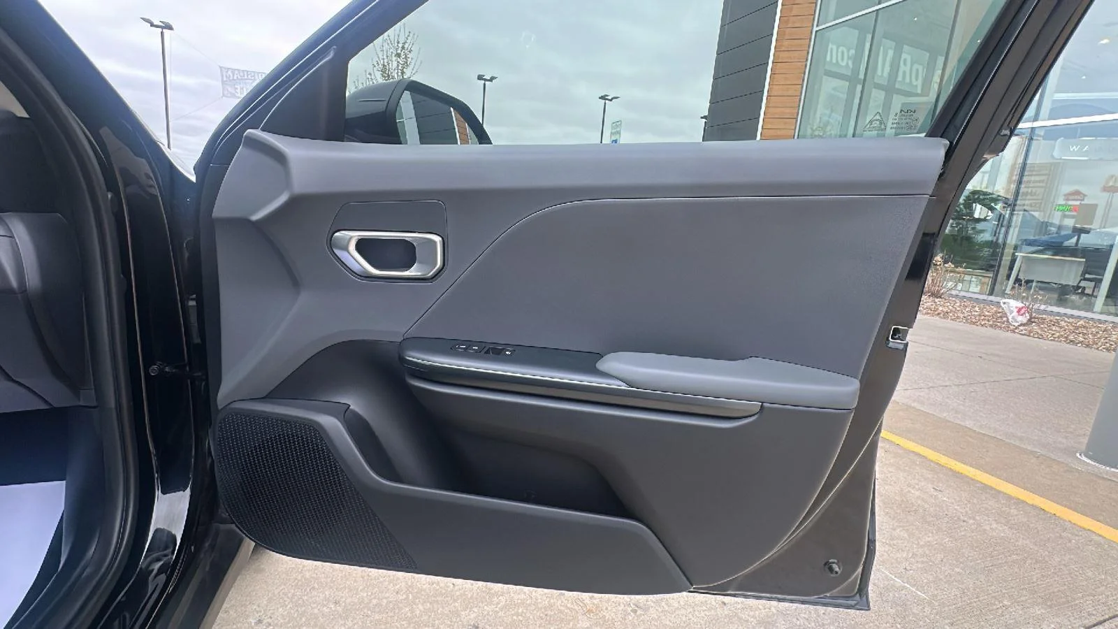 Used 2025 Aurora Black Pearl Kia LXS image 29