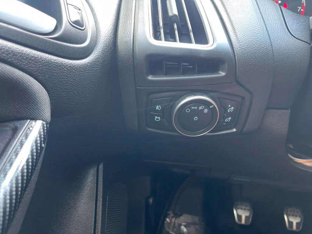 Used 2015 Black Ford ST image 23