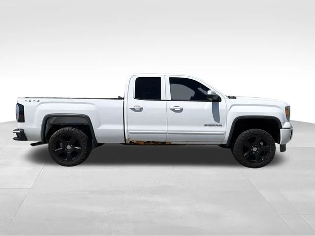 Used 2015 White GMC Base image 10