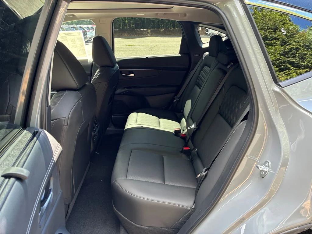 New 2026 Boulder Gray Pearl / Super Black Two-tone Nissan Platinum image 26