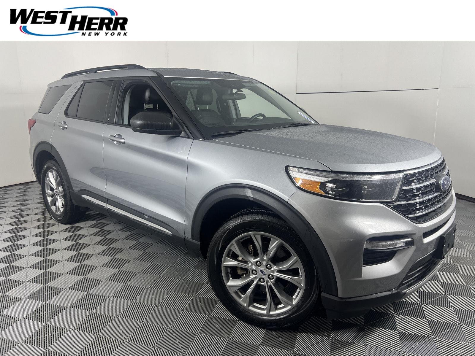 Used 2023 Iconic Silver Ford XLT image 1
