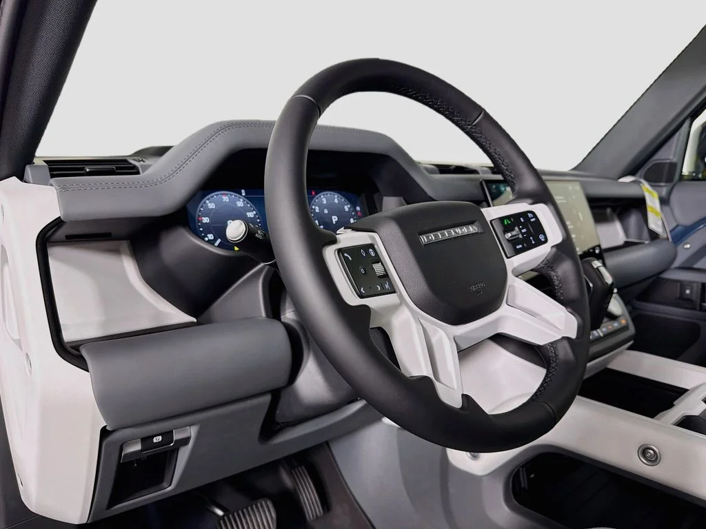 New 2026 Tasman Blue Land Rover X-Dynamic SE image 9