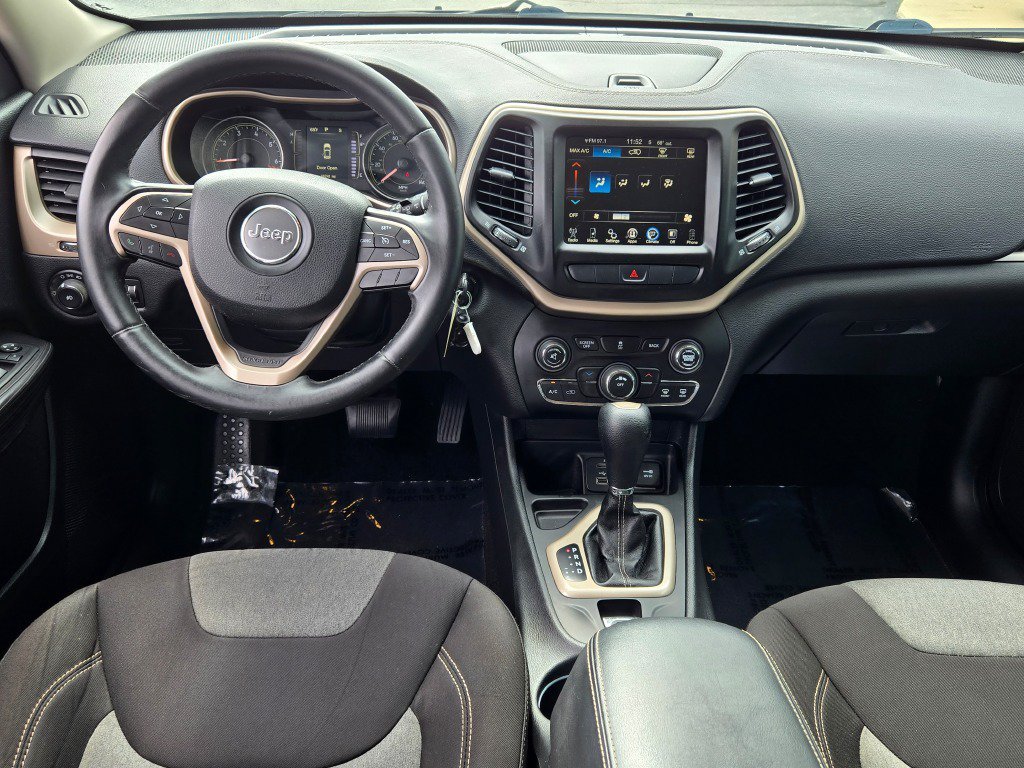 Used 2014 Crystal Metallic Jeep Latitude image 17
