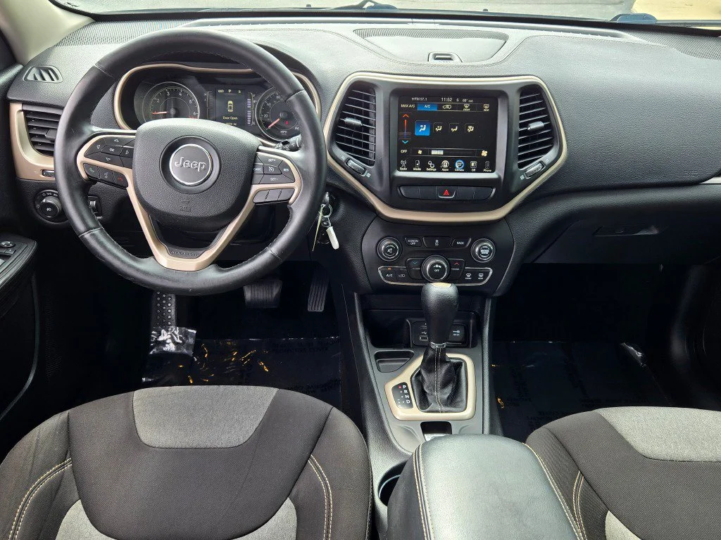 Used 2014 Gray Jeep Latitude image 17