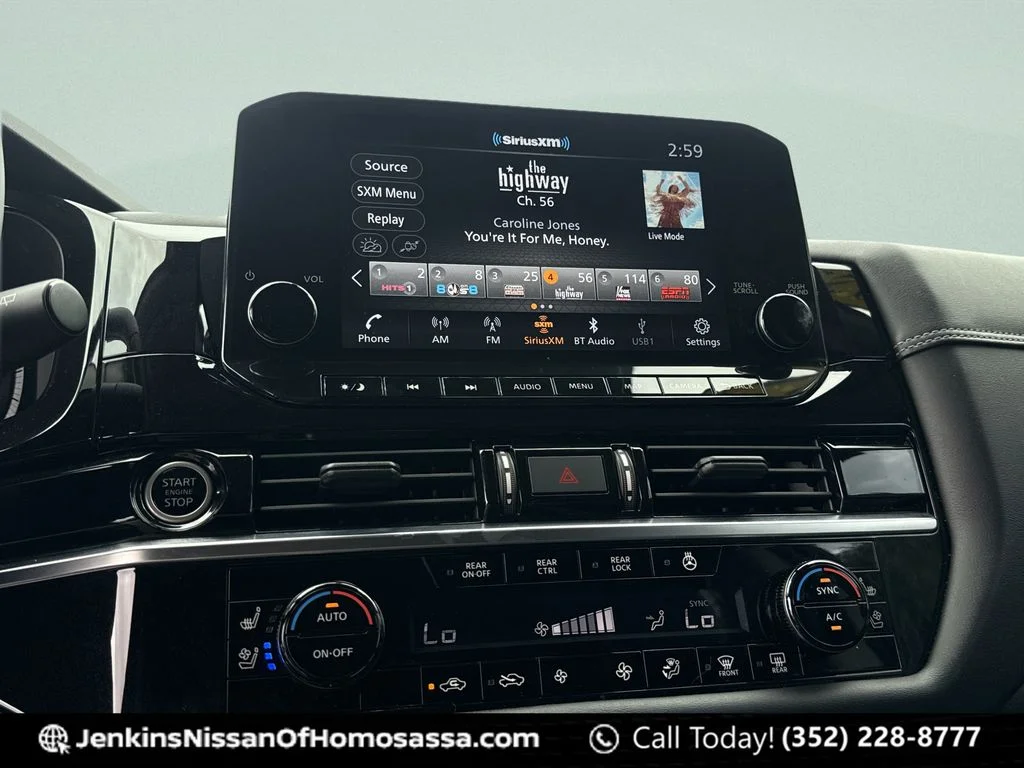 Used 2023 White Nissan Platinum image 35