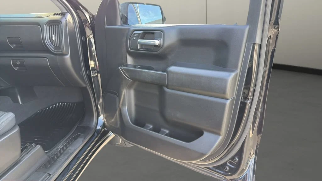 Used 2019 BLACK Chevrolet Custom Trail Boss image 17