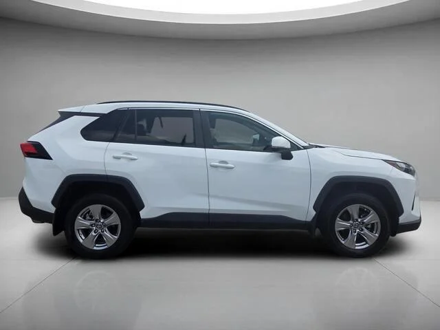 Used 2022 White Toyota XLE image 6