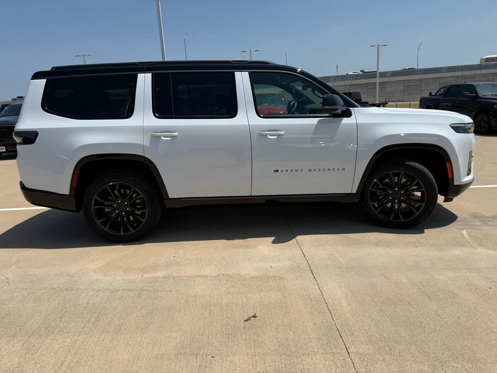 New 2026 Bright White Clear-Coat Exterior Paint Jeep Summit Obsidian image 5