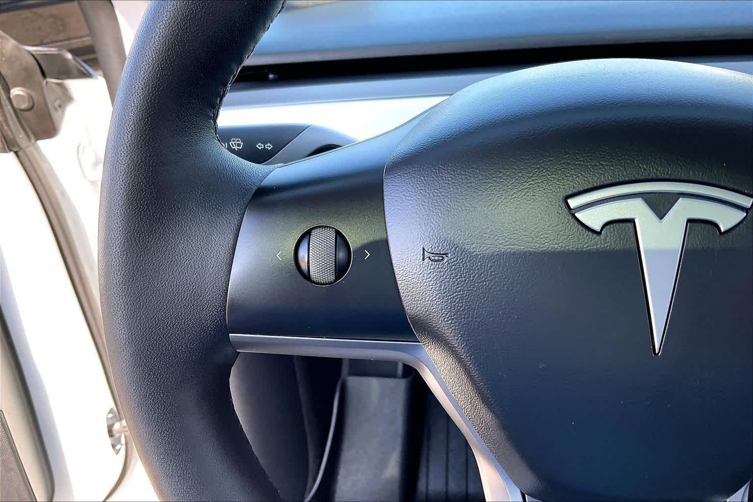 Used 2022 WHITE Tesla Long Range image 20