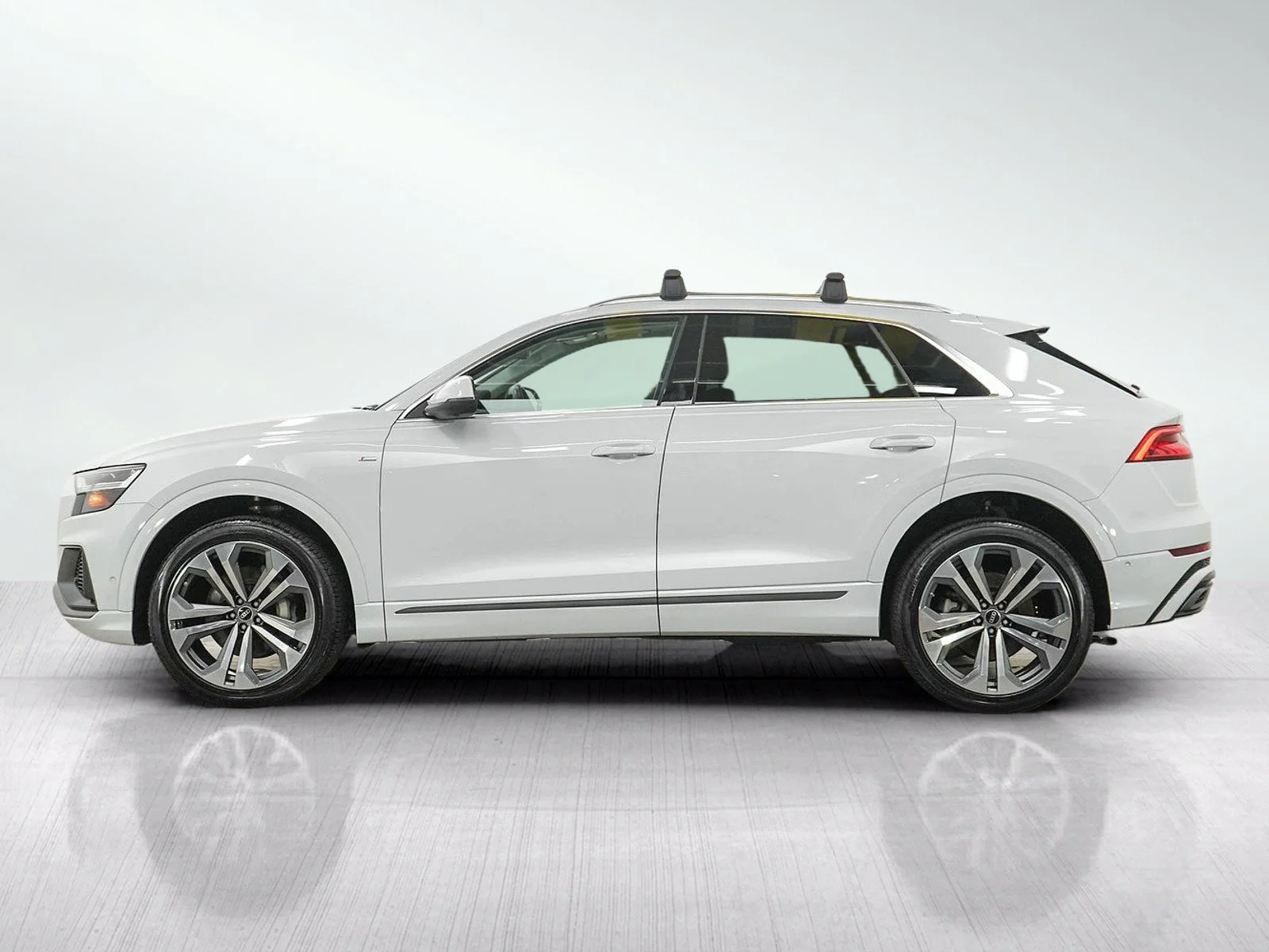 Used 2022 Audi Q8 Premium Plus with VIN WA1EVBF13ND031806 for sale in Wayzata, Minnesota