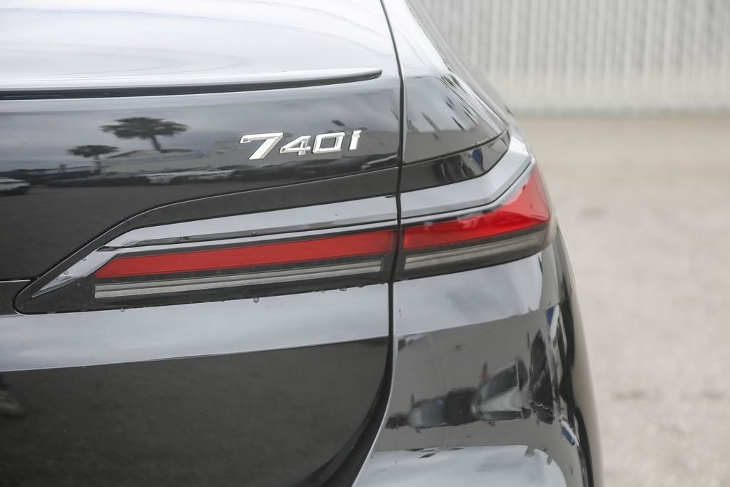 New 2026 Black Sapphire Metallic BMW 740i image 7