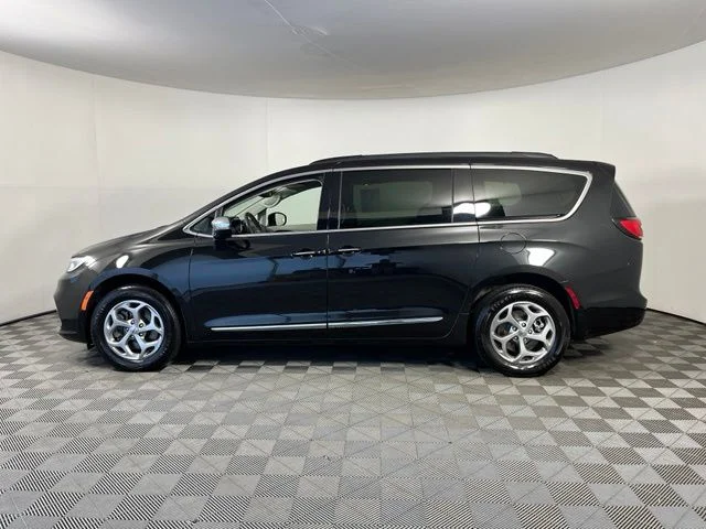 Used 2023 Black Chrysler Limited image 4