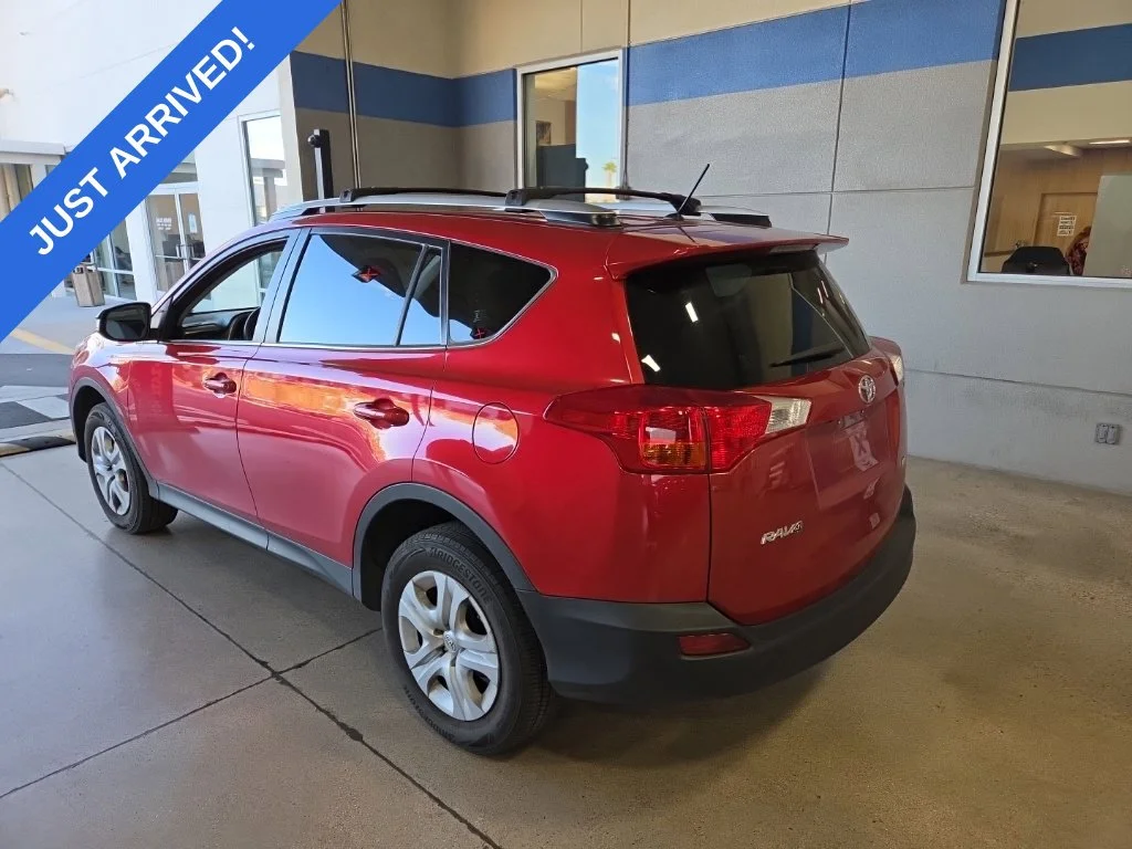 Used 2015  Toyota LE image 4