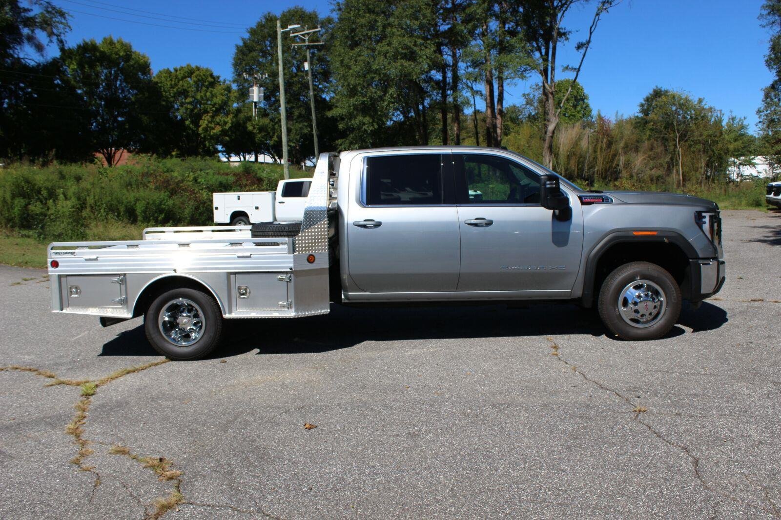 New 2026 Sterling Metallic GMC SLE image 8