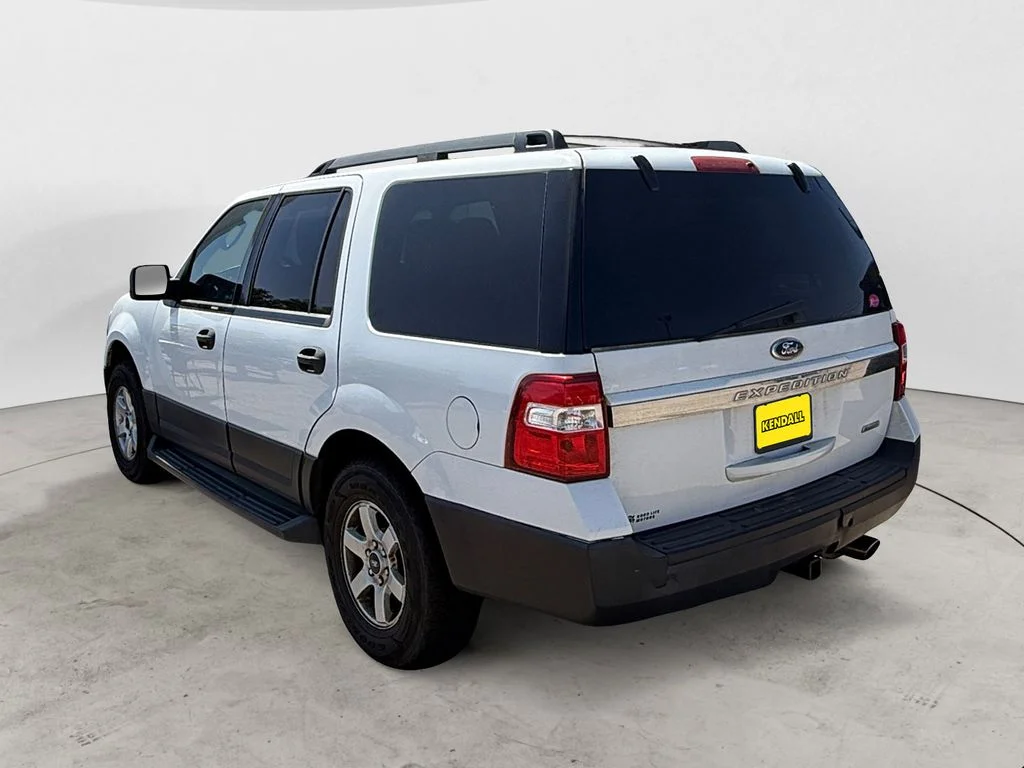 Used 2016 White Ford XL image 3