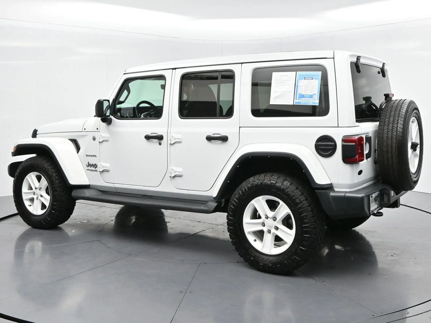 Used 2022 Bright White Clearcoat Jeep Unlimited Sahara image 5