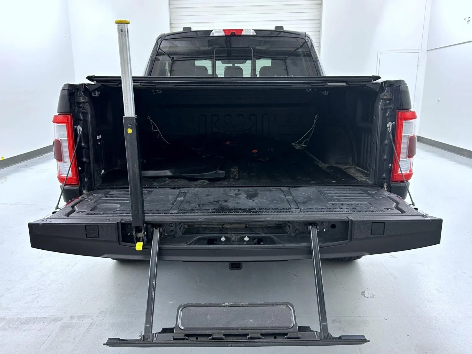 Used 2022 Black Ford Platinum image 23