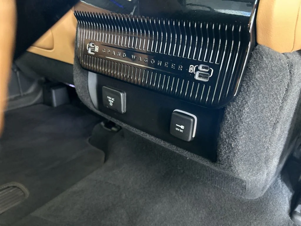 Used 2025 White/off-white Jeep Series III image 38