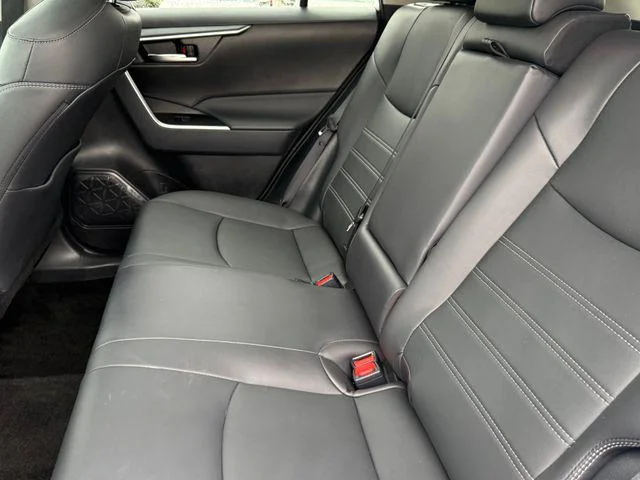 Certified Used 2025 SILVER SKY METALLIC Toyota XLE Premium image 26